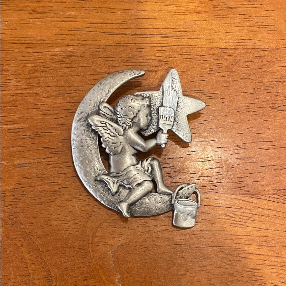 Silver tone Angel painting star Brooch: JJ designer USA pin